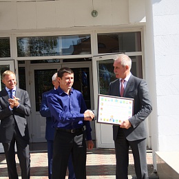 Губернатор отметил строителей детского сада «У-Знайки»  